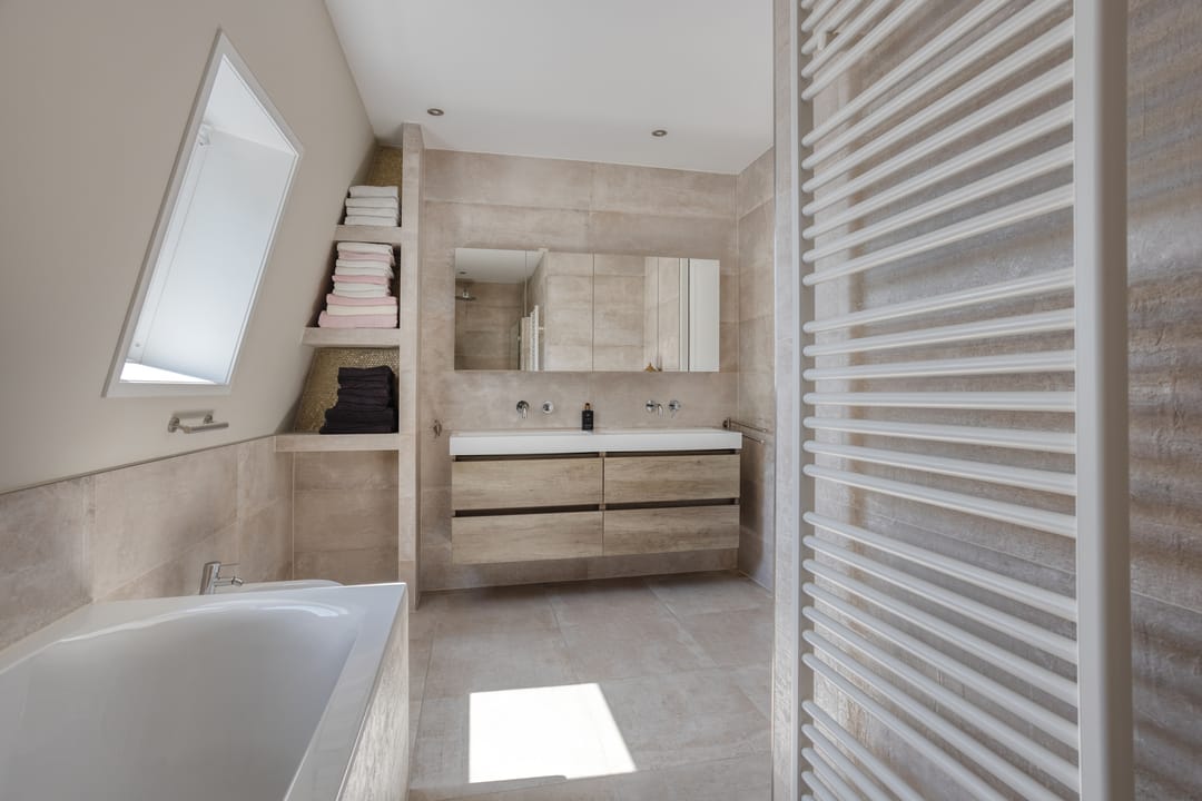 Modern Gas-Free Villa with Four Bedrooms and Double Garage — 32
