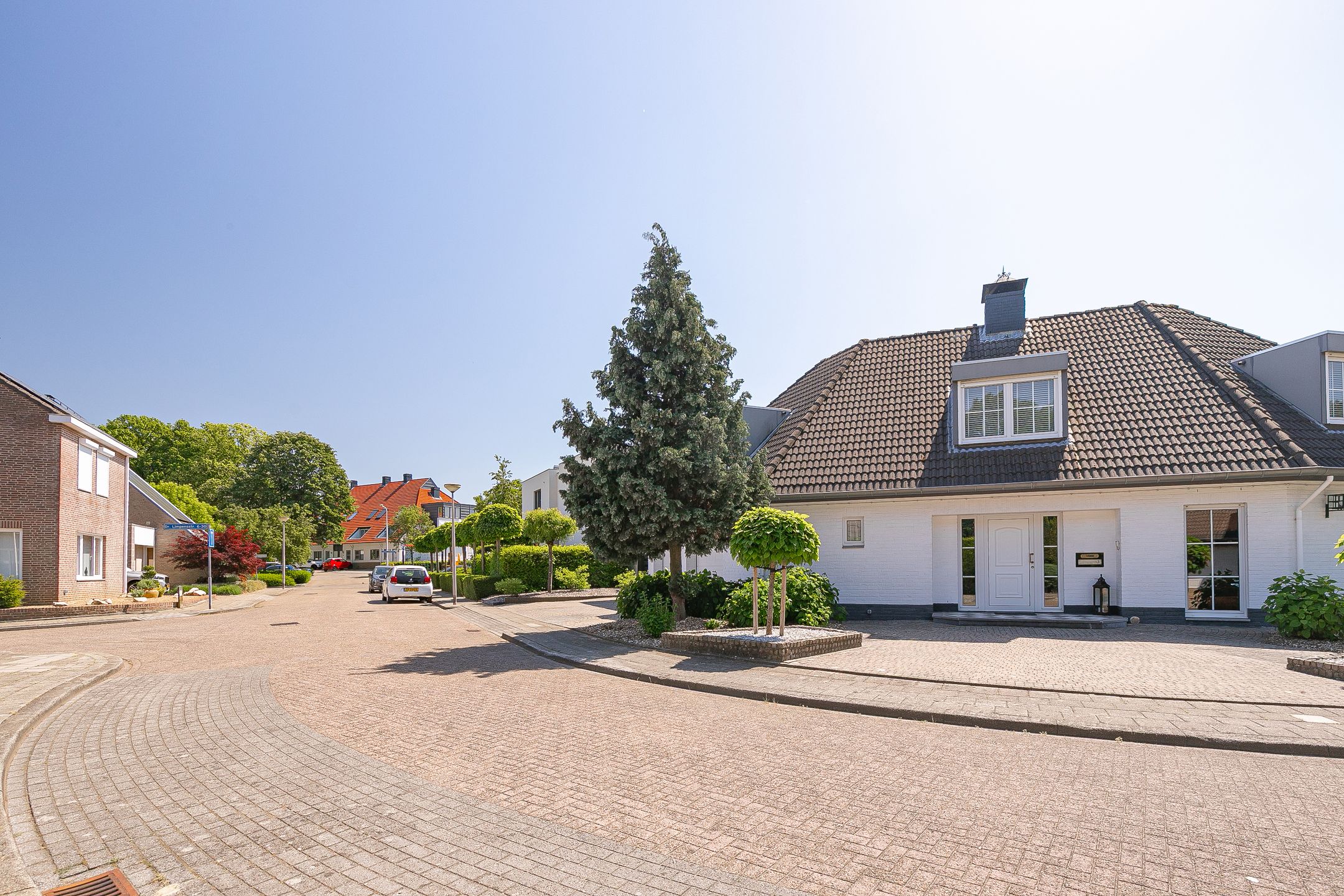 Photo 33 of Dokter Limpensstraat 3