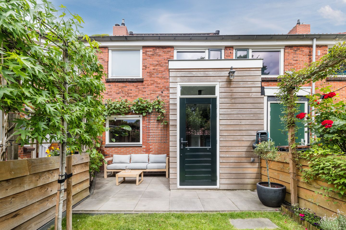 Modern three room tussenwoning with sun filled west garden — 20