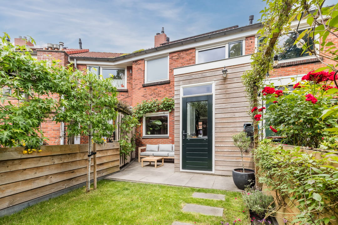 Modern three room tussenwoning with sun filled west garden — 23