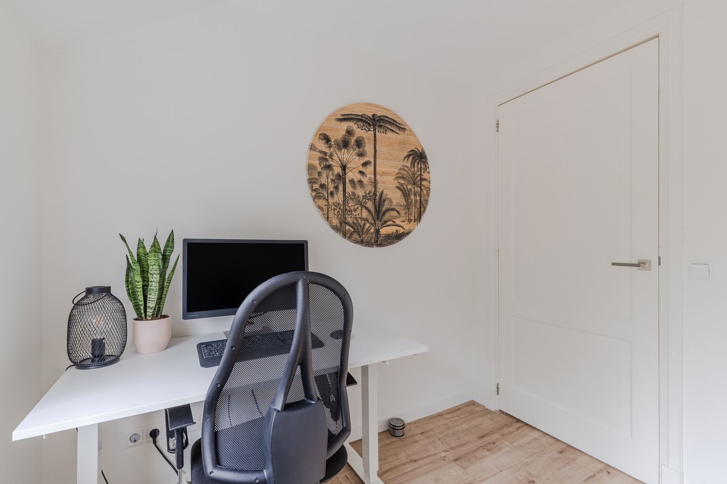 Modern three room tussenwoning with sun filled west garden — 34
