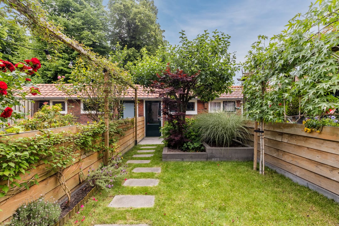 Modern three room tussenwoning with sun filled west garden — 22