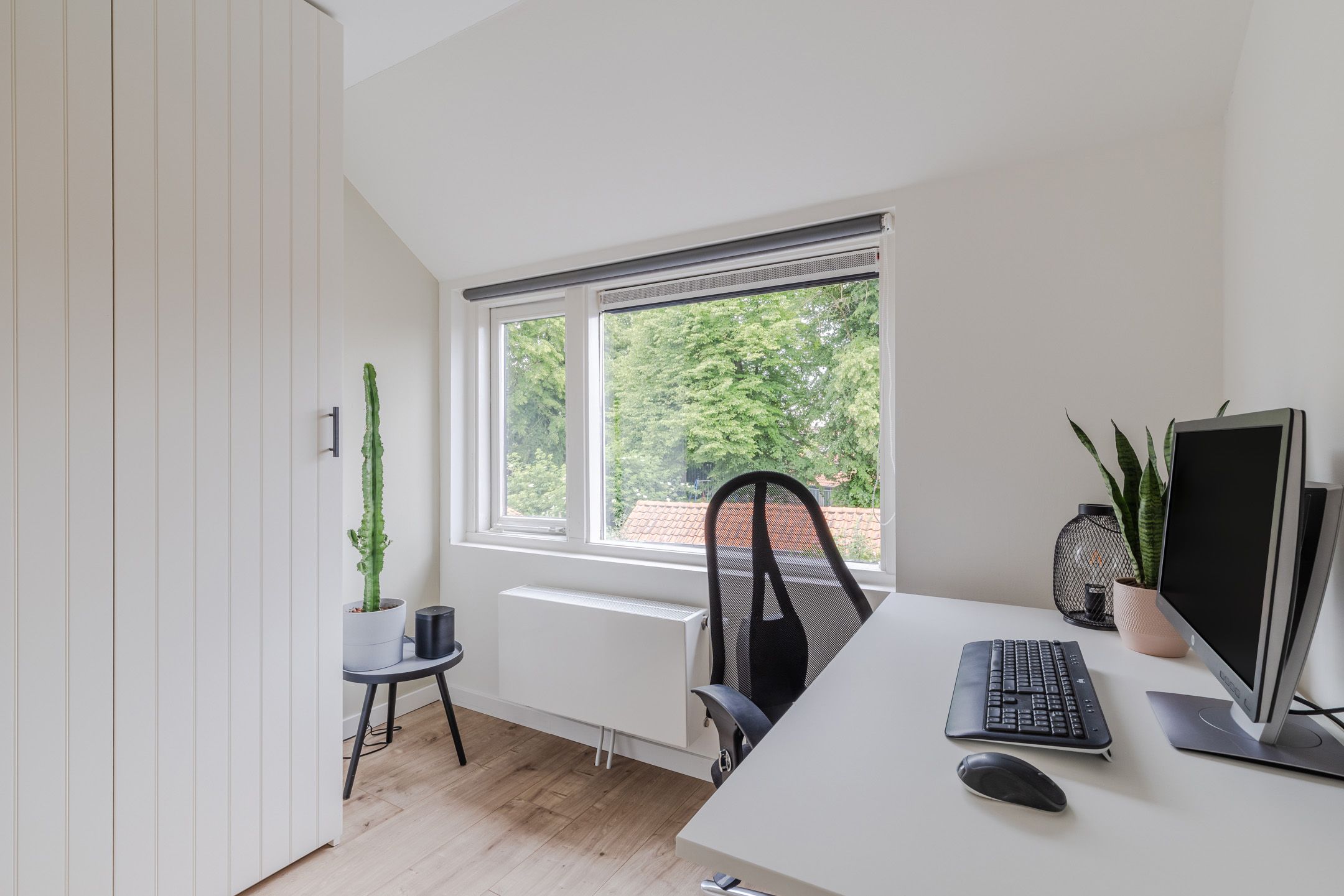 Modern three room tussenwoning with sun filled west garden — 33