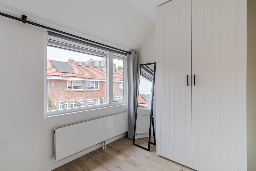 Modern three room tussenwoning with sun filled west garden — 31