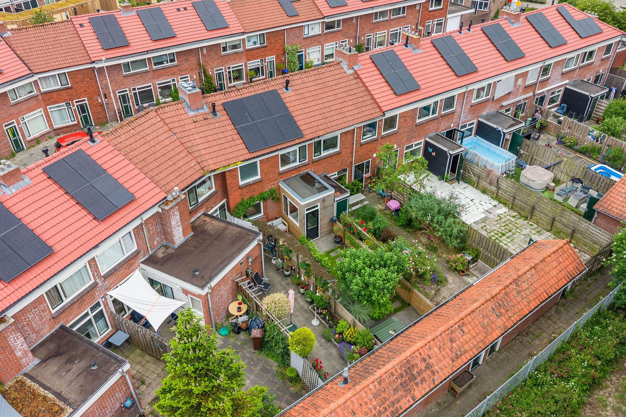 Modern three room tussenwoning with sun filled west garden — 42