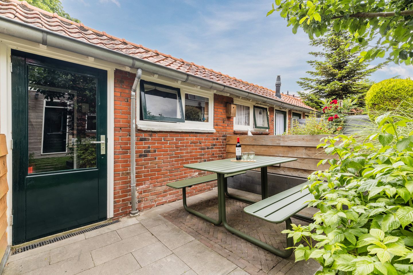 Modern three room tussenwoning with sun filled west garden — 25
