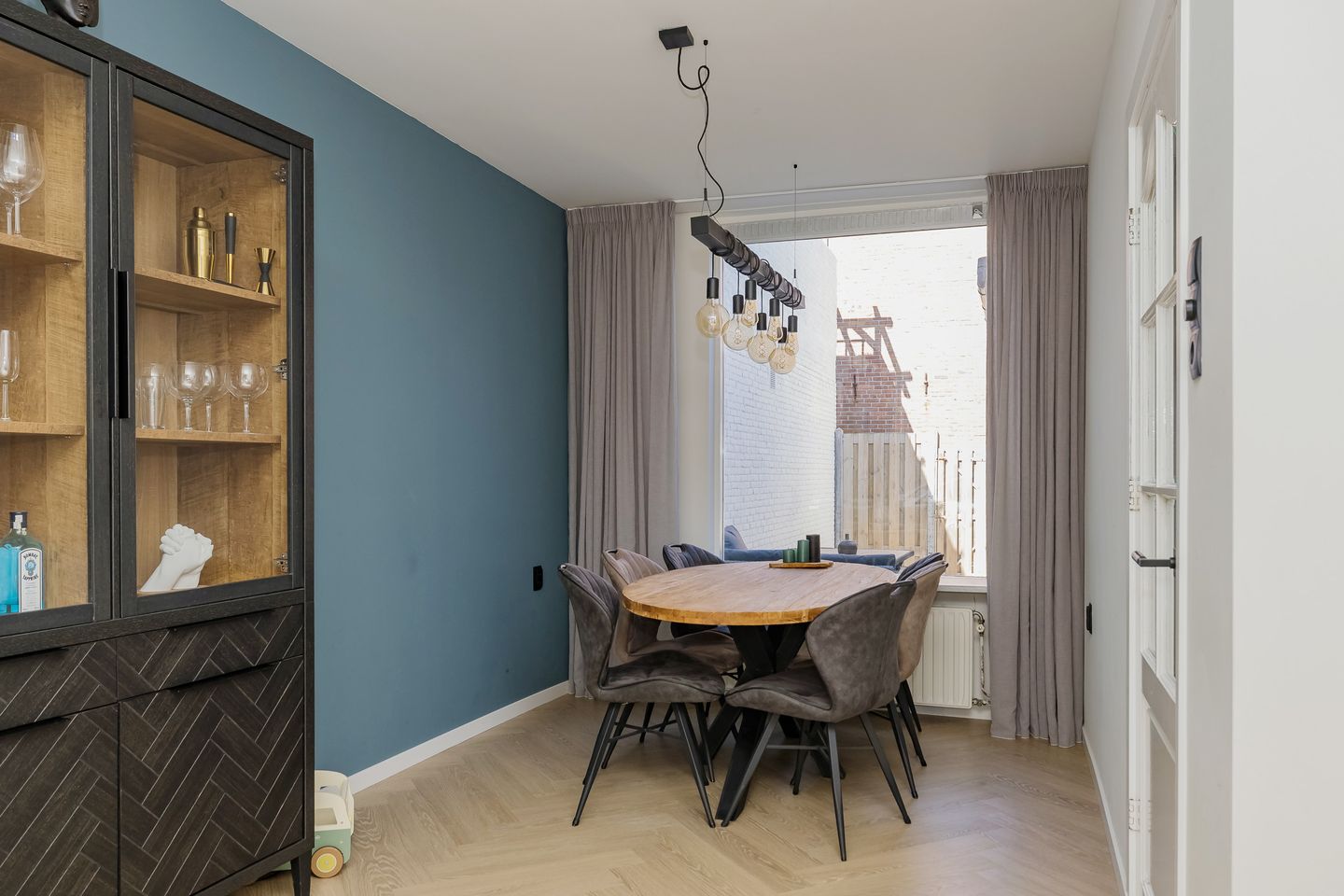 Photo 14 of Van Linschotenstraat 10
