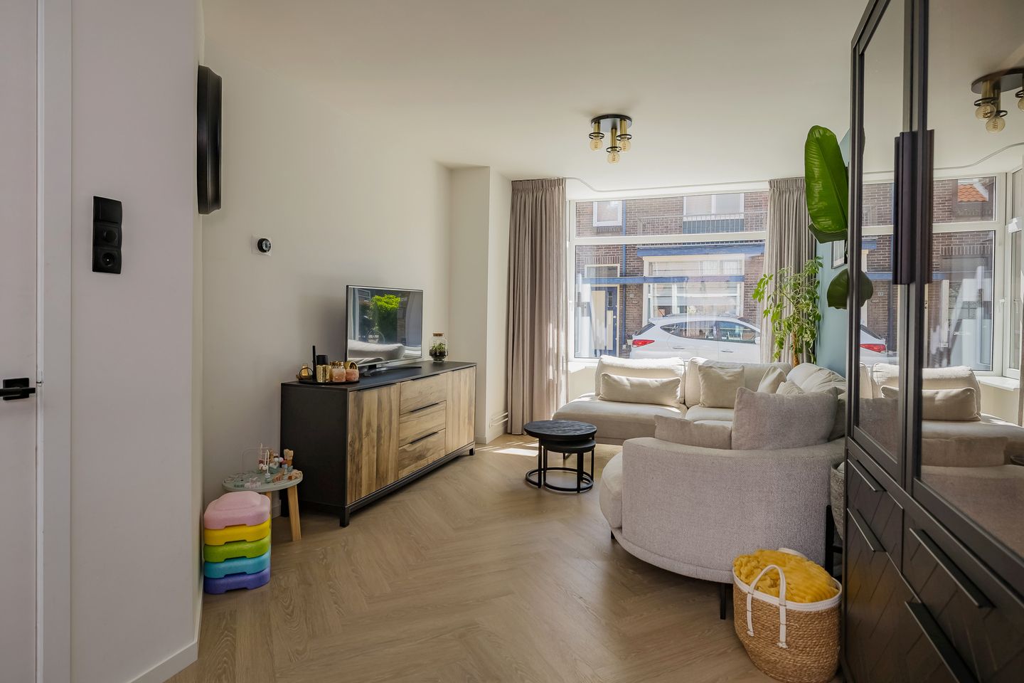 Photo 10 of Van Linschotenstraat 10