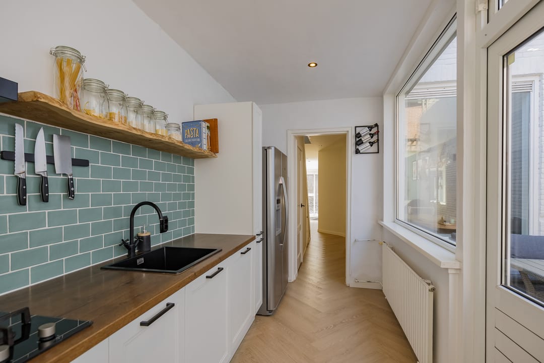 Photo 16 of Van Linschotenstraat 10