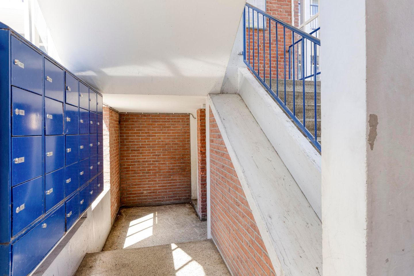 Spacious 4-Room Apartment with Balcony in Green Residential Area of The Hague Southwest — 25