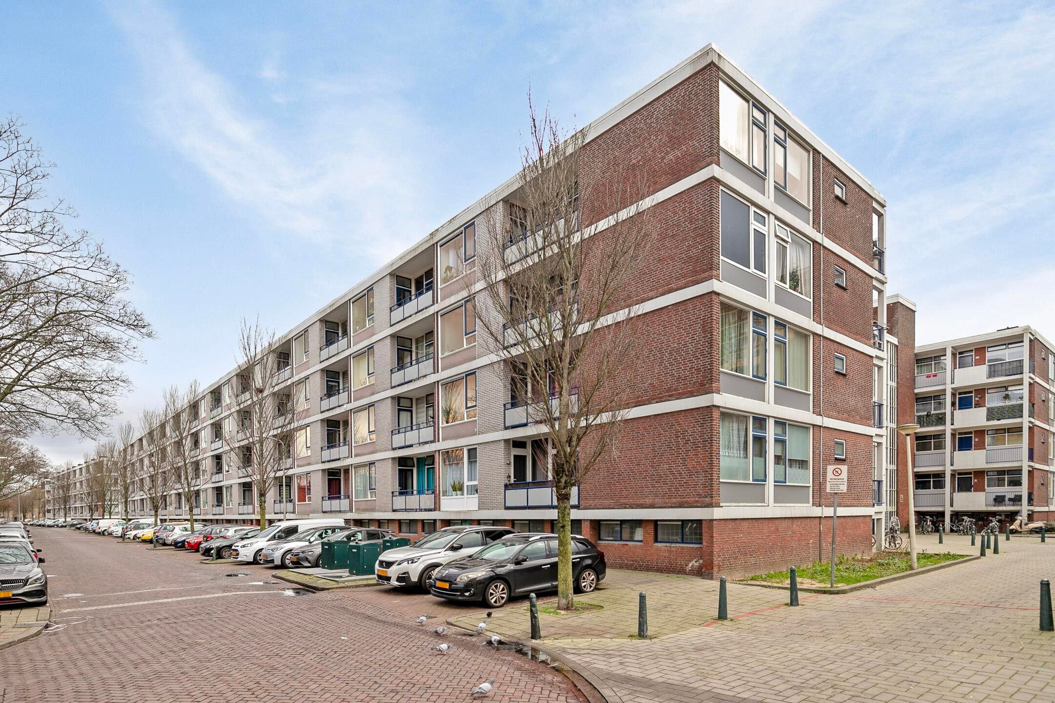 Spacious 4-Room Apartment with Balcony in Green Residential Area of The Hague Southwest — 27