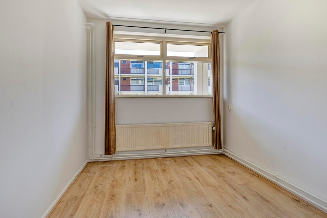 Spacious 4-Room Apartment with Balcony in Green Residential Area of The Hague Southwest — 13