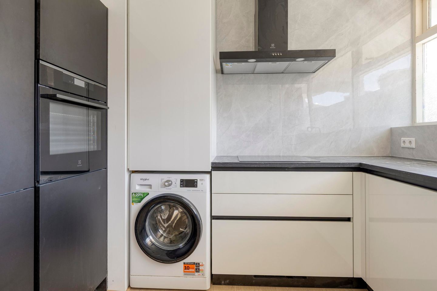 Spacious 4-Room Apartment with Balcony in Green Residential Area of The Hague Southwest — 10