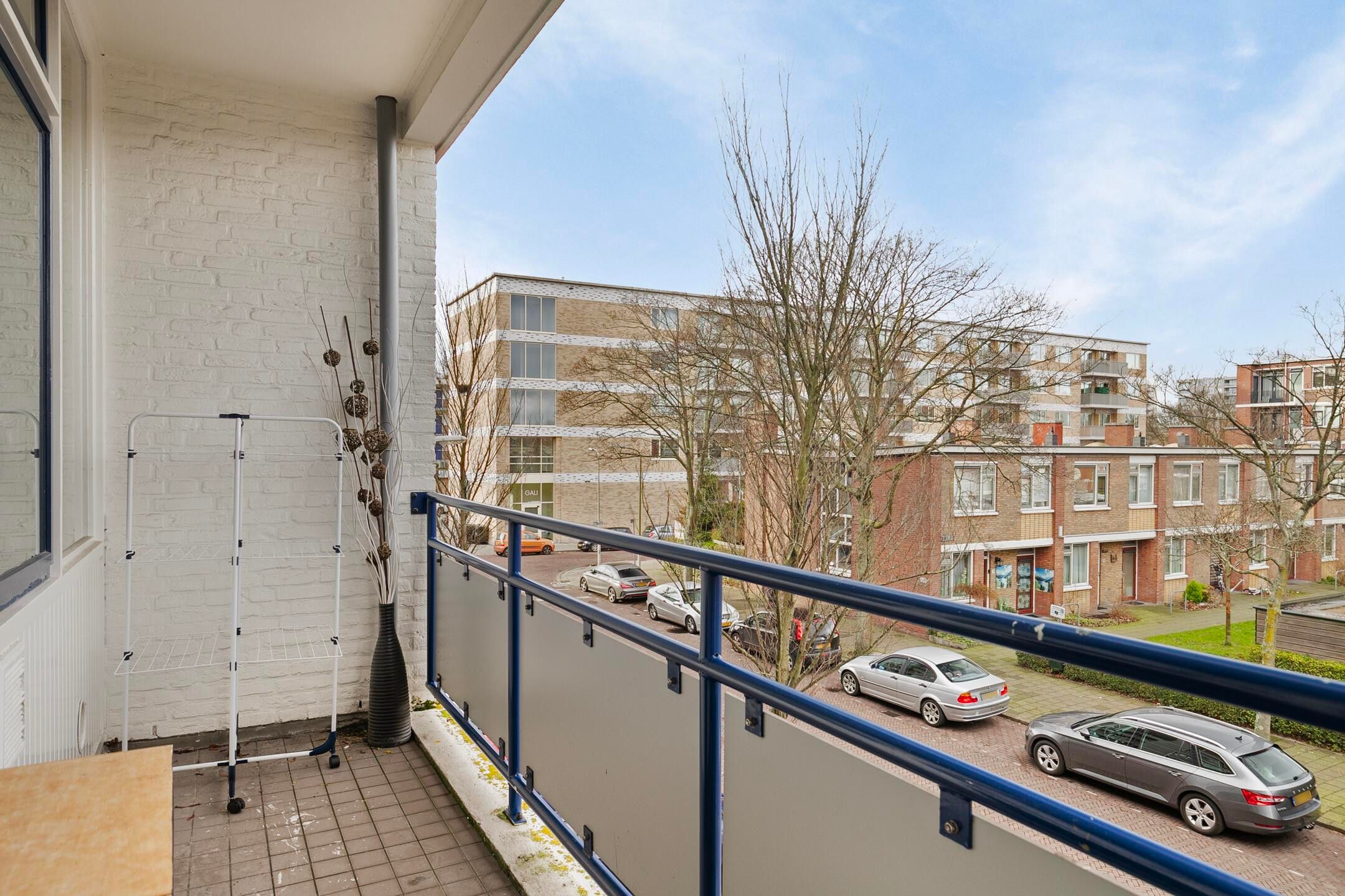 Spacious 4-Room Apartment with Balcony in Green Residential Area of The Hague Southwest — 9