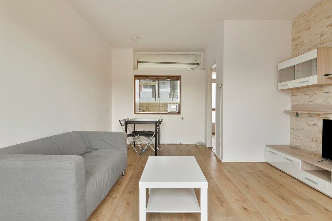 Spacious 4-Room Apartment with Balcony in Green Residential Area of The Hague Southwest — 7
