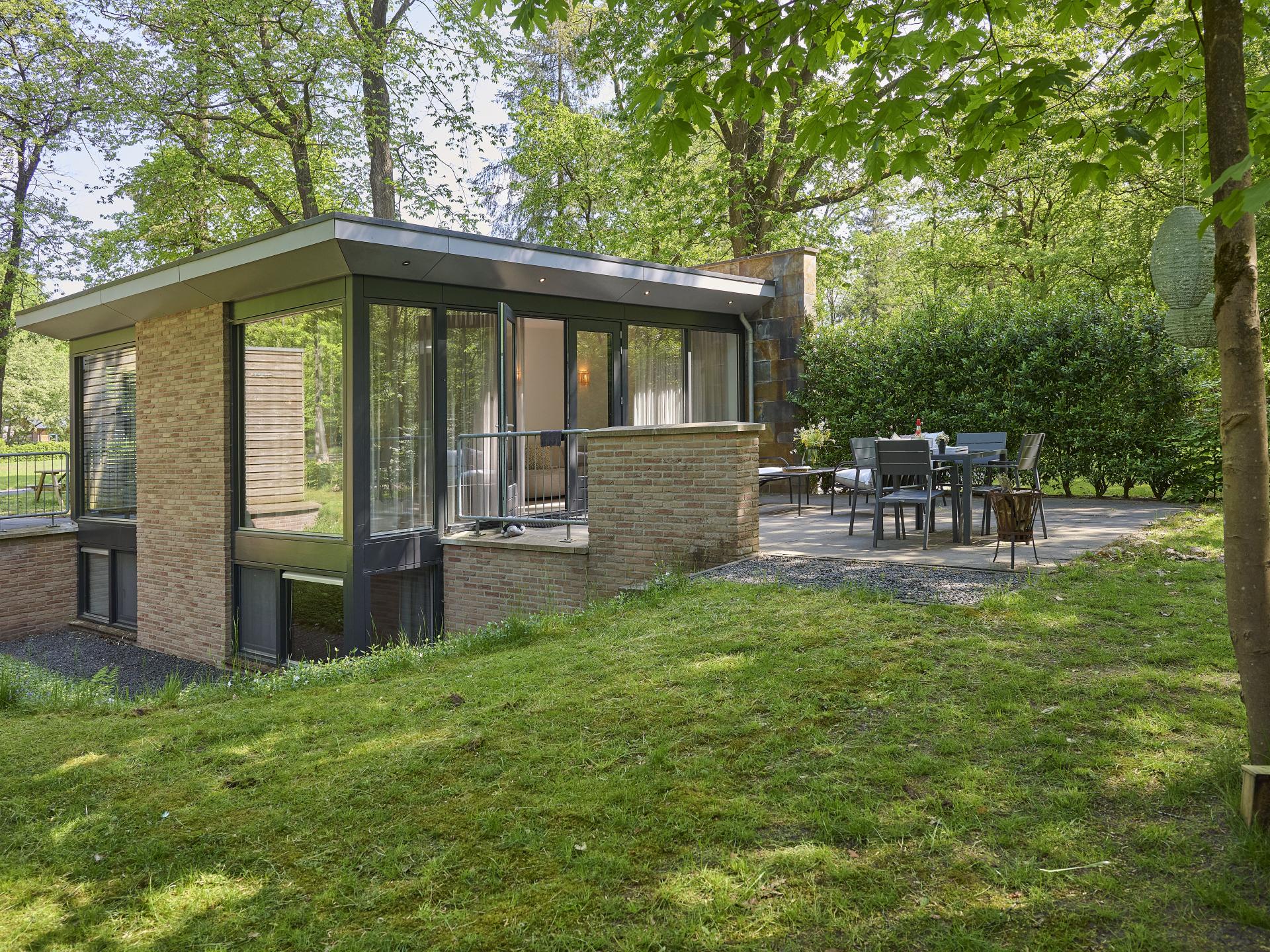 2-bedroom freehold villa in Soesterberg — photo 1 of 5