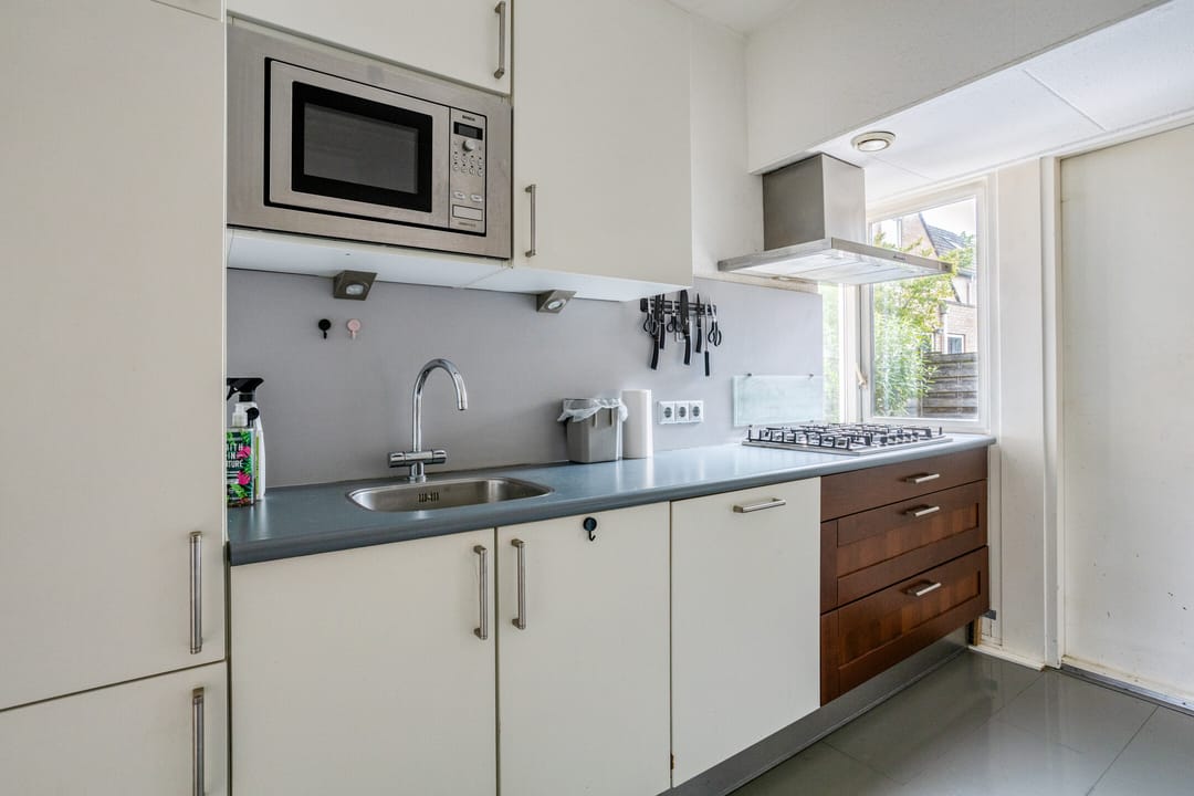 Photo 11 of Albert Schweitzerstraat 41