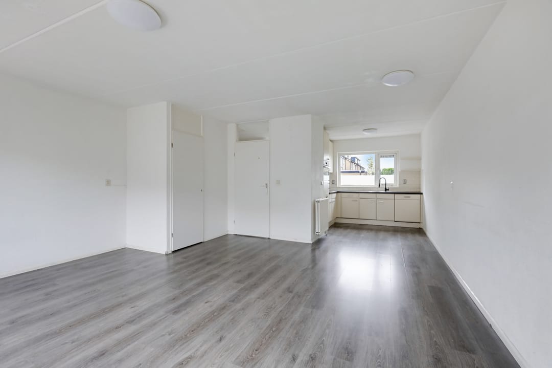 Spacious 4 Bedroom Terraced House with Large Garden — 16