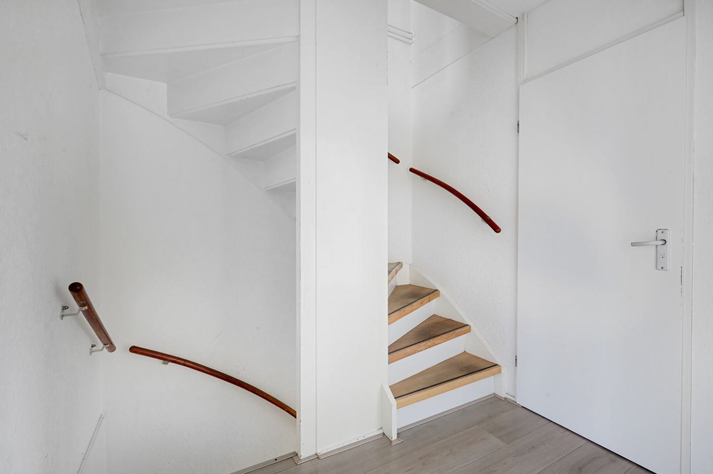 Spacious 4 Bedroom Terraced House with Large Garden — 20