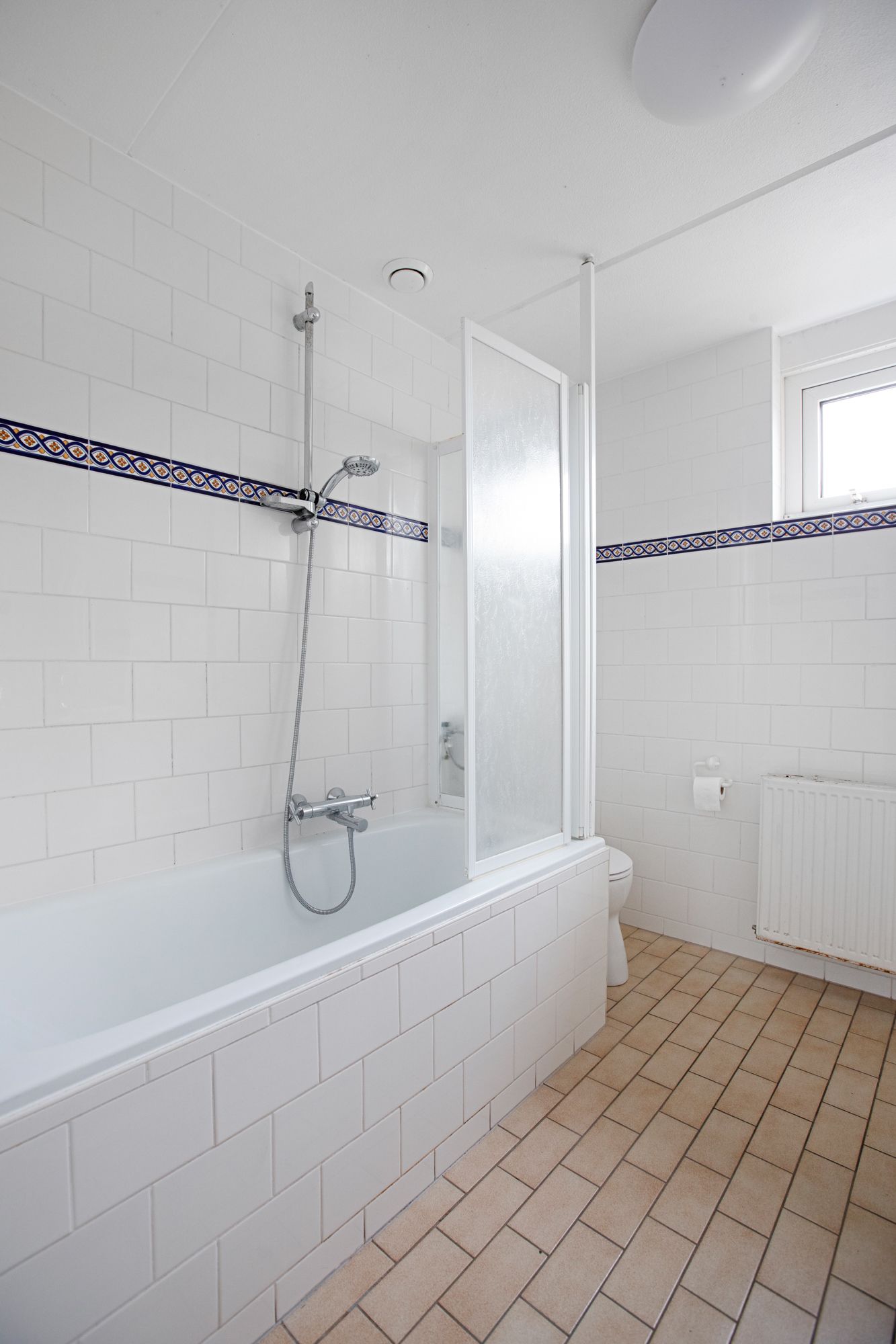 Spacious 4 Bedroom Terraced House with Large Garden — 25