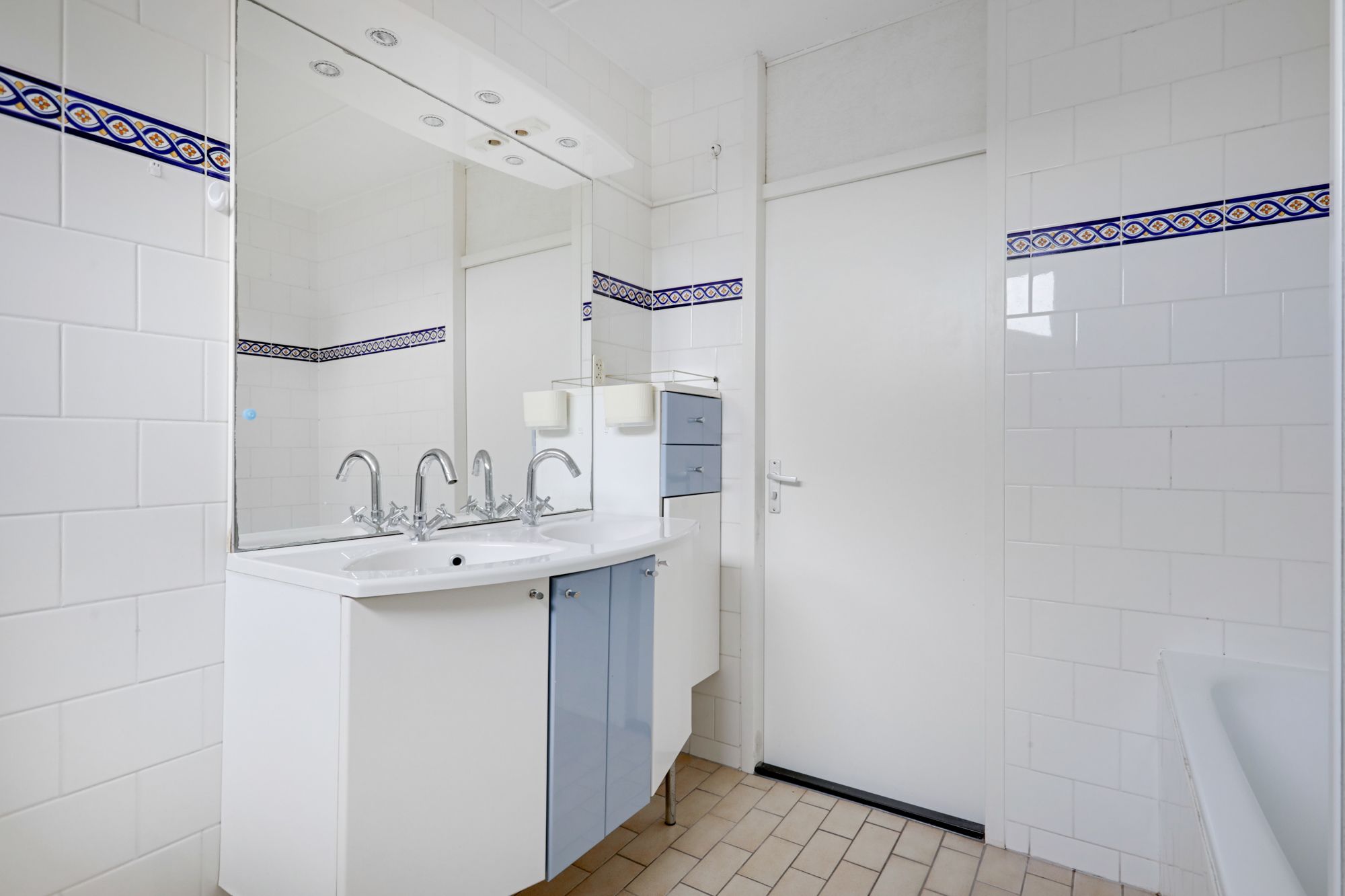 Spacious 4 Bedroom Terraced House with Large Garden — 24