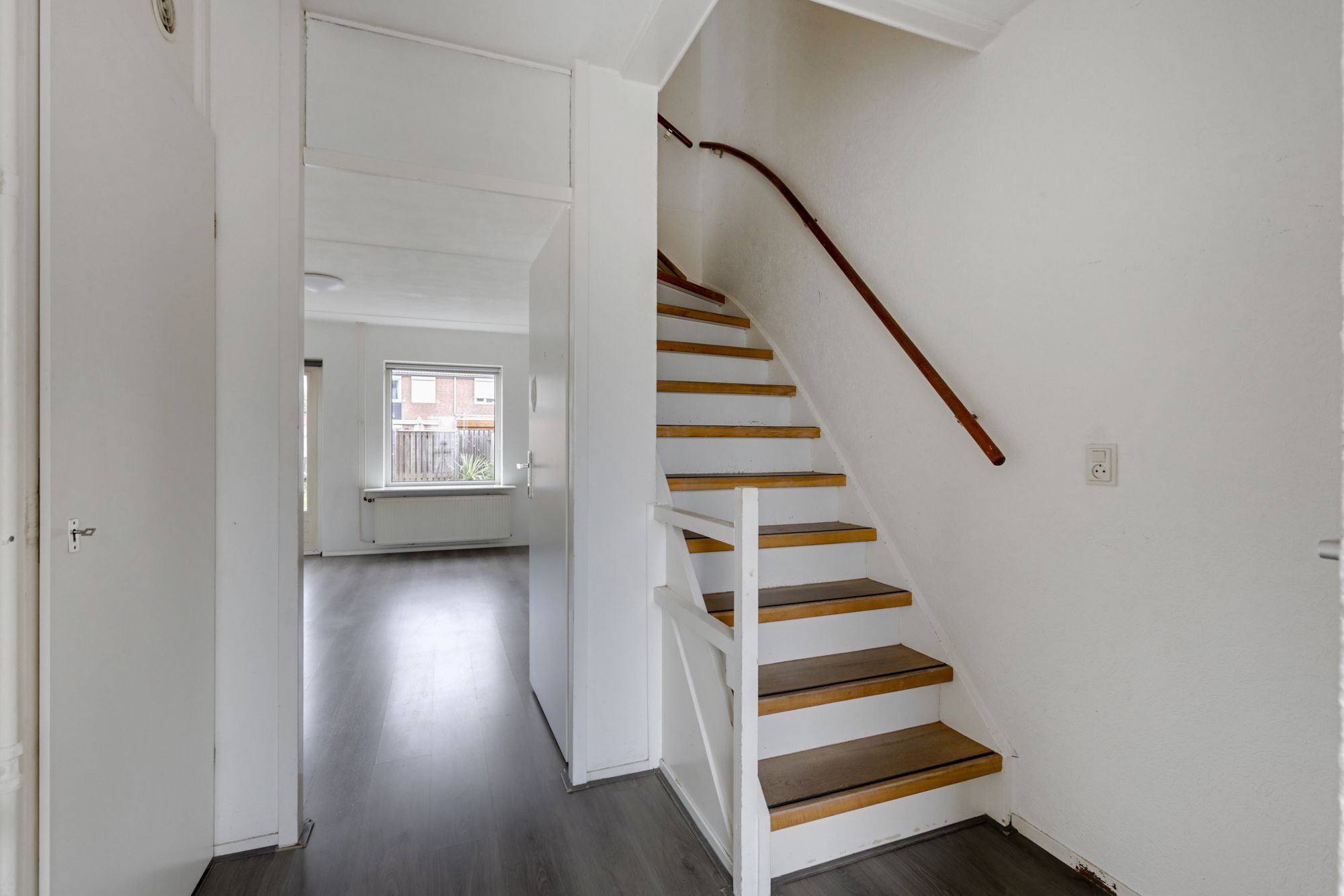 Spacious 4 Bedroom Terraced House with Large Garden — 12
