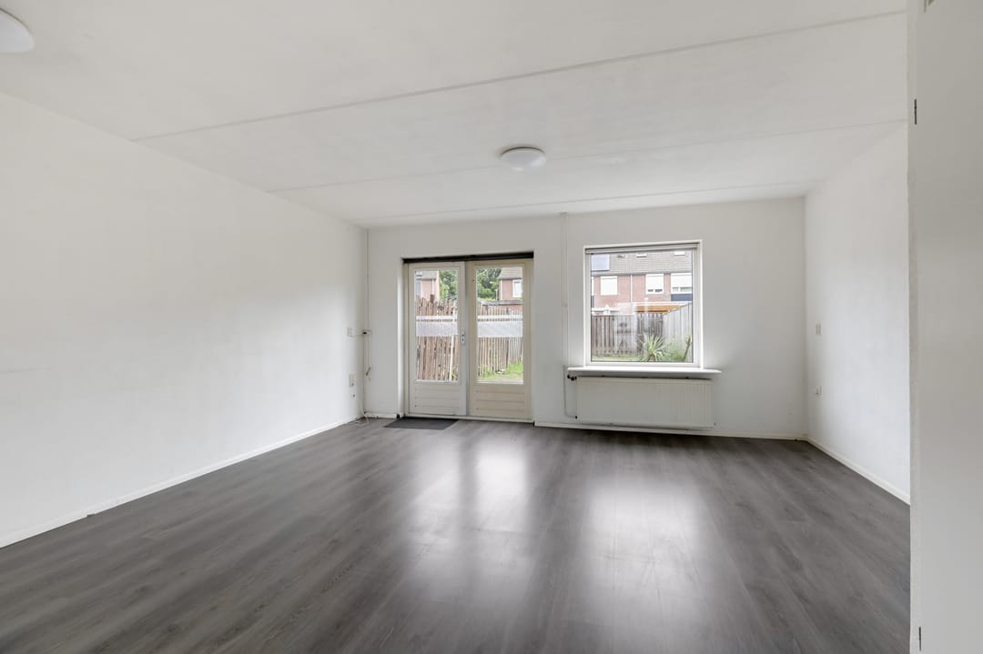 Spacious 4 Bedroom Terraced House with Large Garden — 13