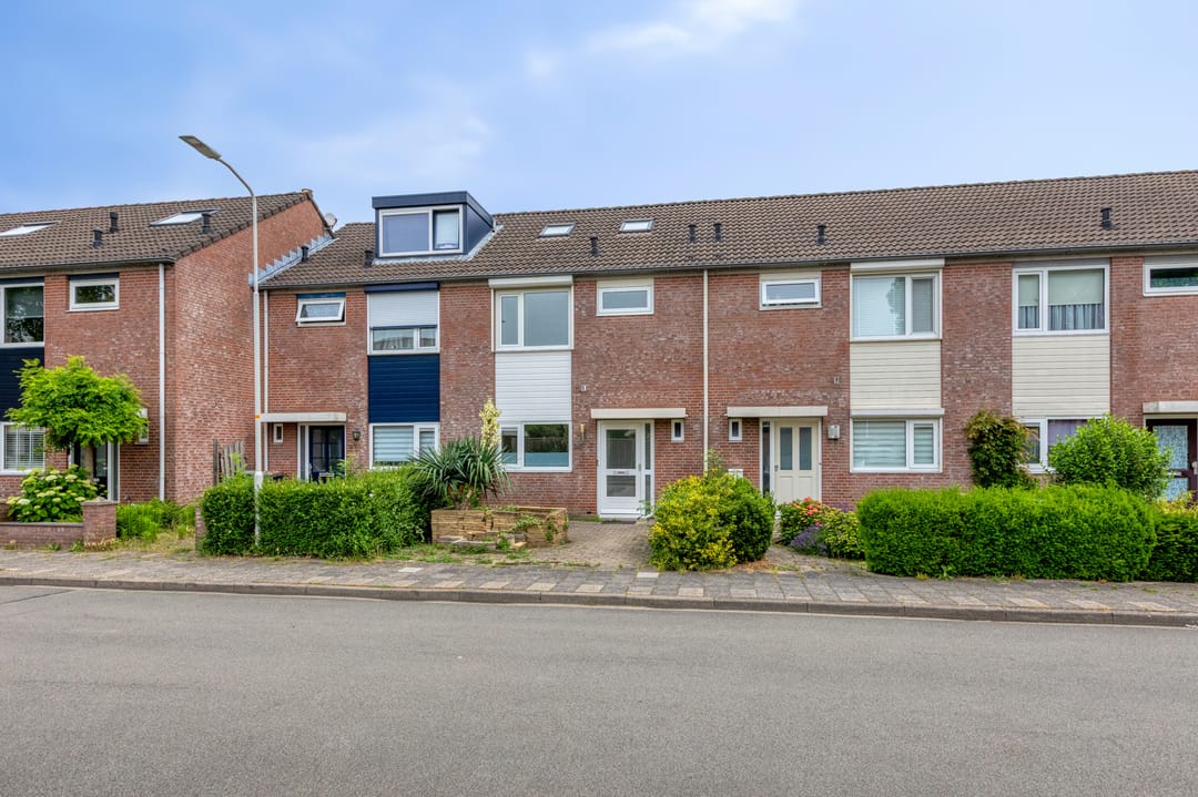 Spacious 4 Bedroom Terraced House with Large Garden — 8