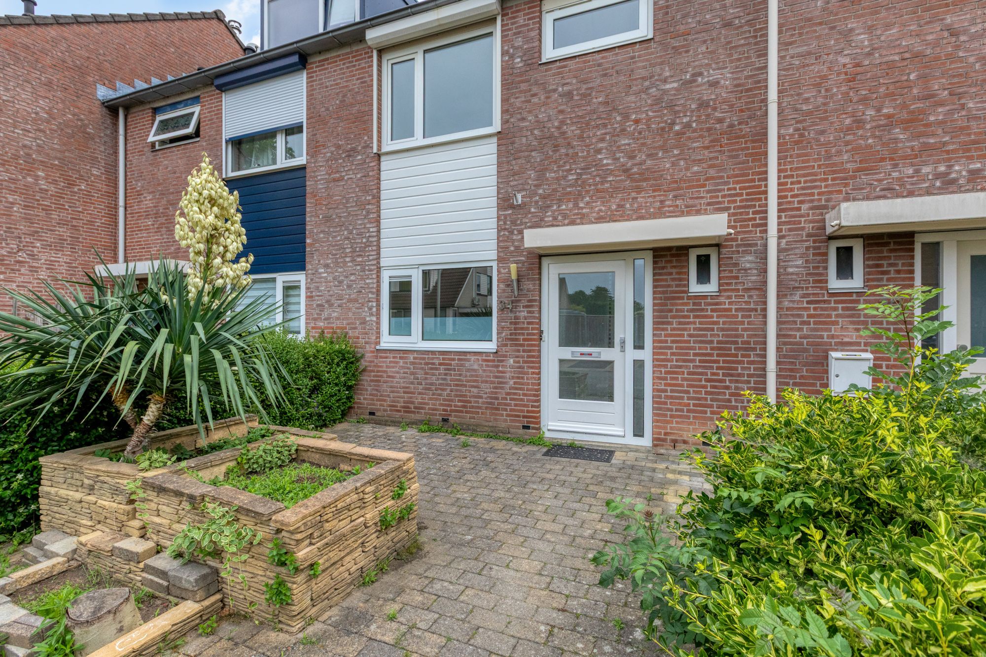 Spacious 4 Bedroom Terraced House with Large Garden — 9