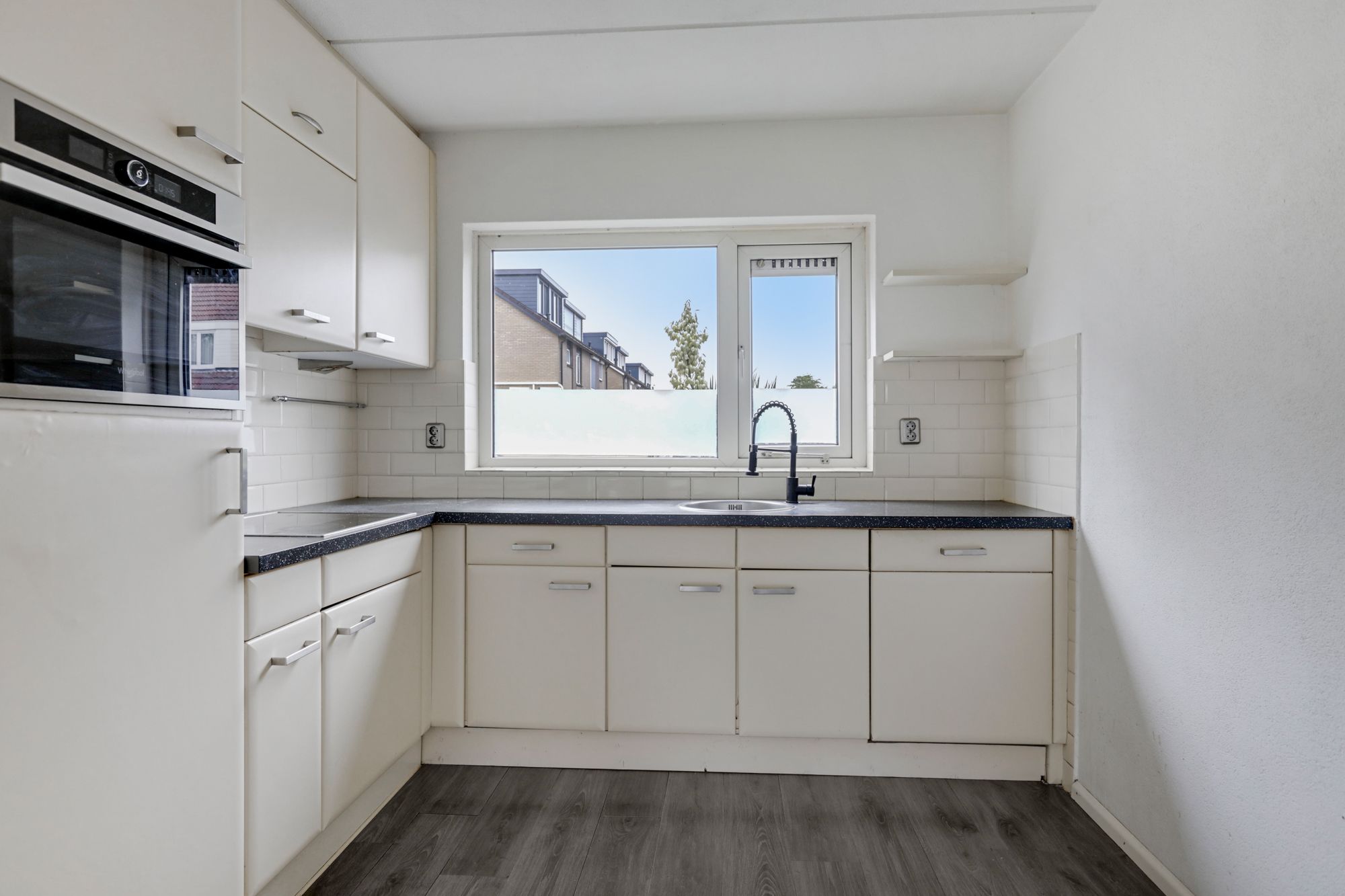 Spacious 4 Bedroom Terraced House with Large Garden — 18