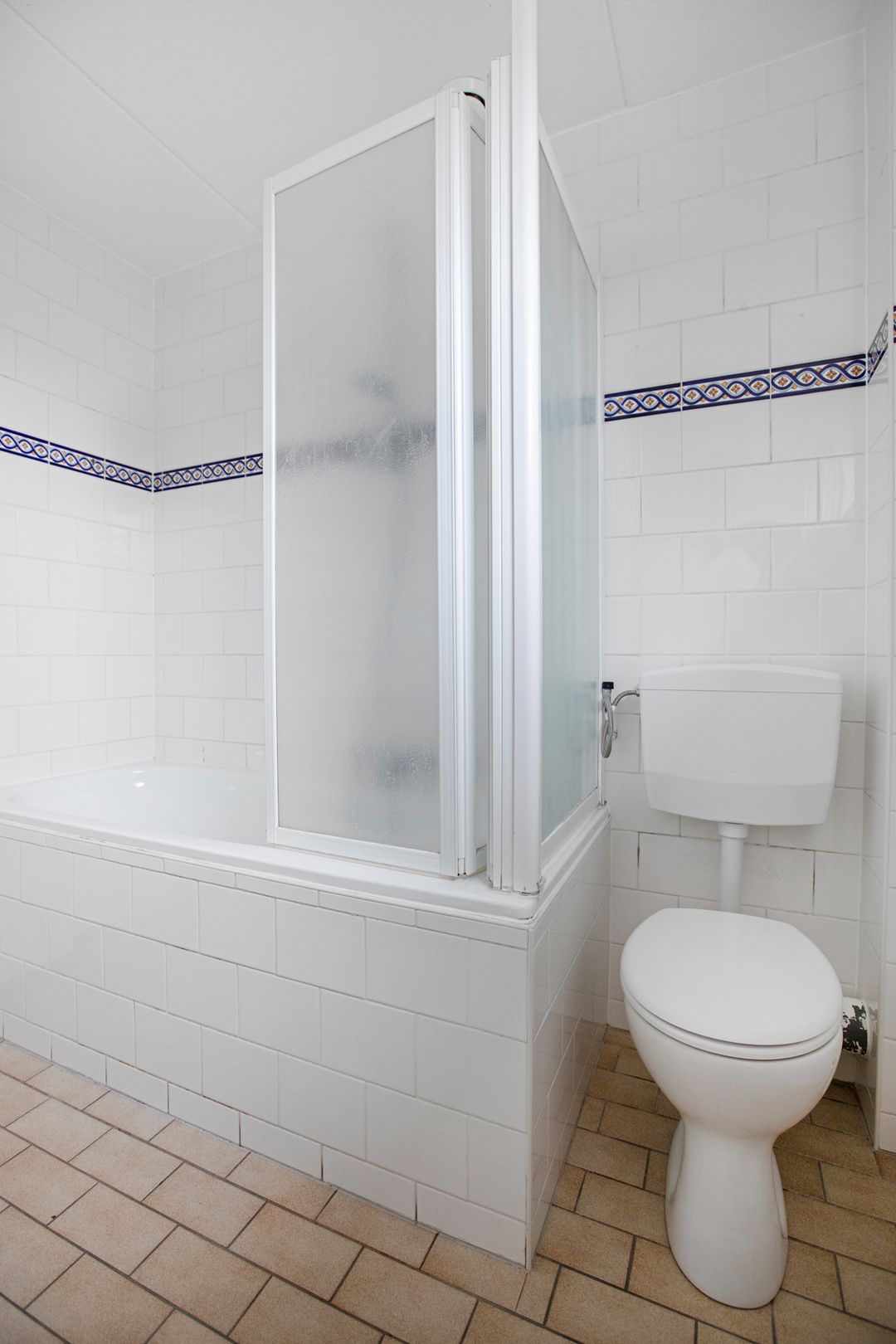 Spacious 4 Bedroom Terraced House with Large Garden — 26