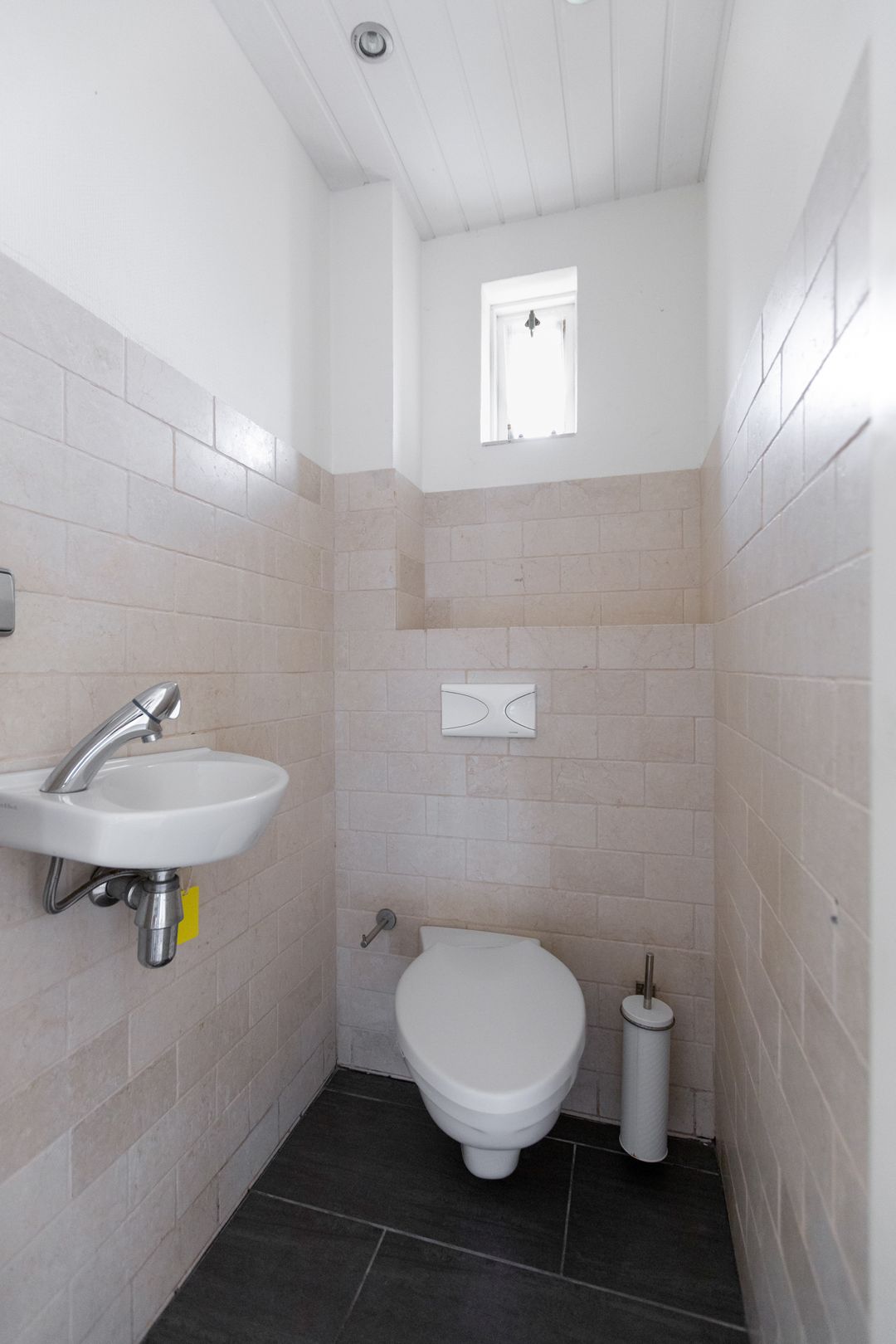 Spacious 4 Bedroom Terraced House with Large Garden — 11