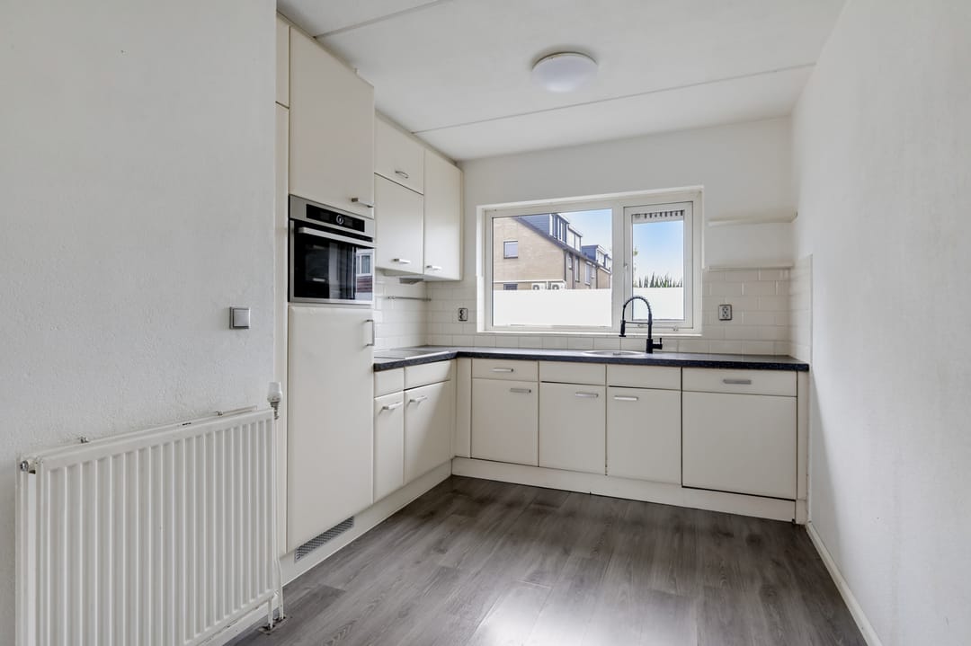 Spacious 4 Bedroom Terraced House with Large Garden — 17
