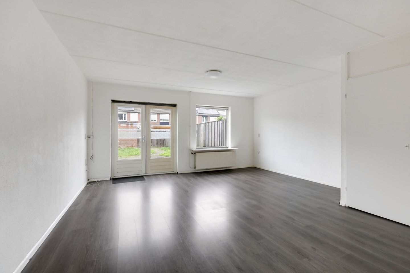 Spacious 4 Bedroom Terraced House with Large Garden — 14