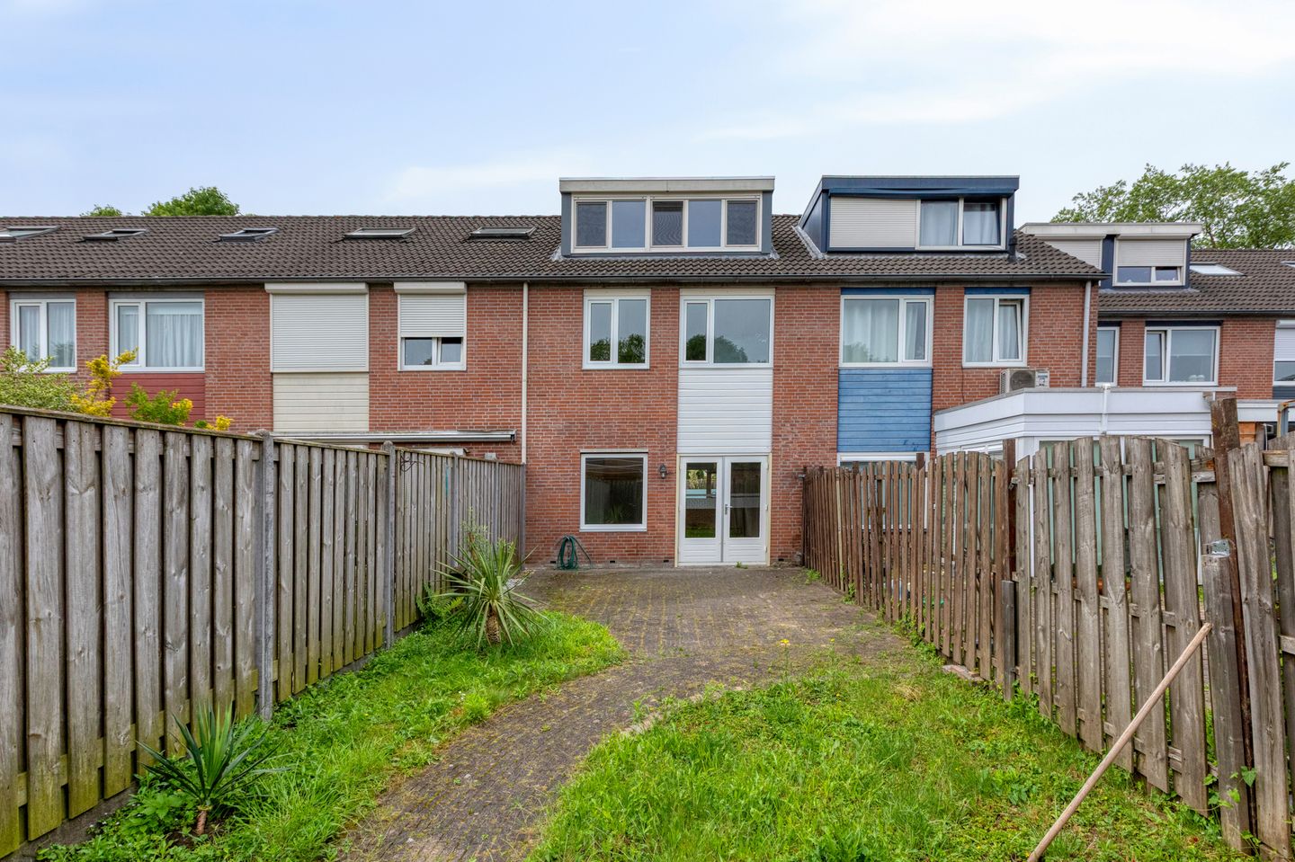 Spacious 4 Bedroom Terraced House with Large Garden — 34