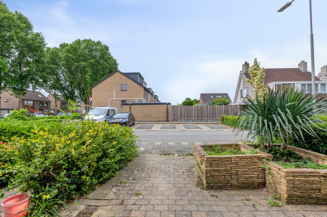 Spacious 4 Bedroom Terraced House with Large Garden — 37
