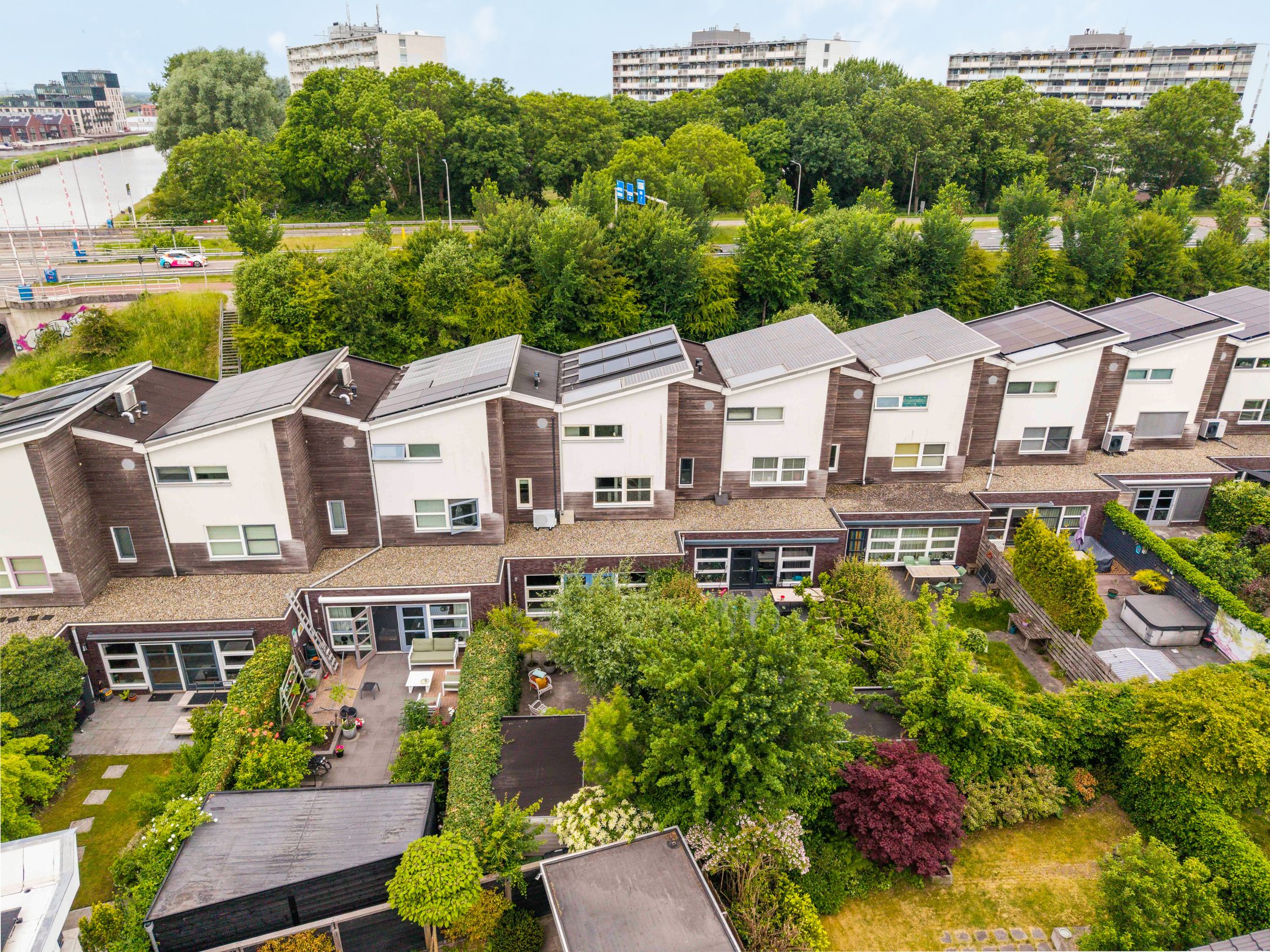 Photo 60 of Pieter-Christiaanstraat 43
