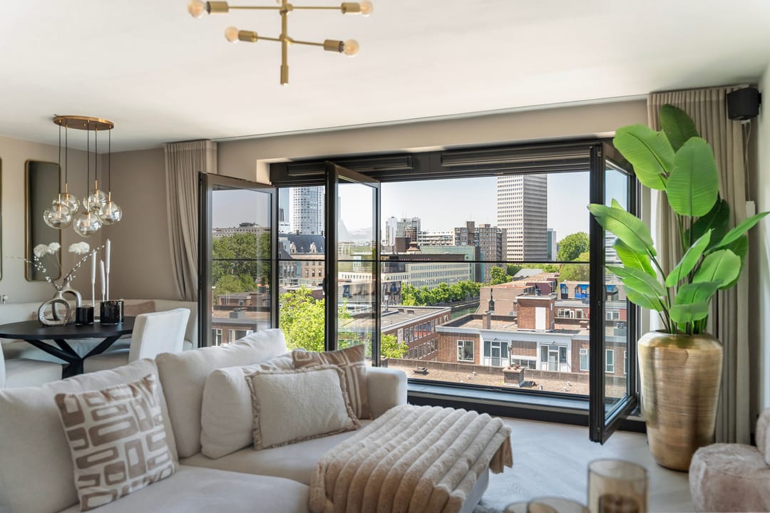 Luxury Renovated Apartment with City Views and Private Parking in Rotterdam Center — 17