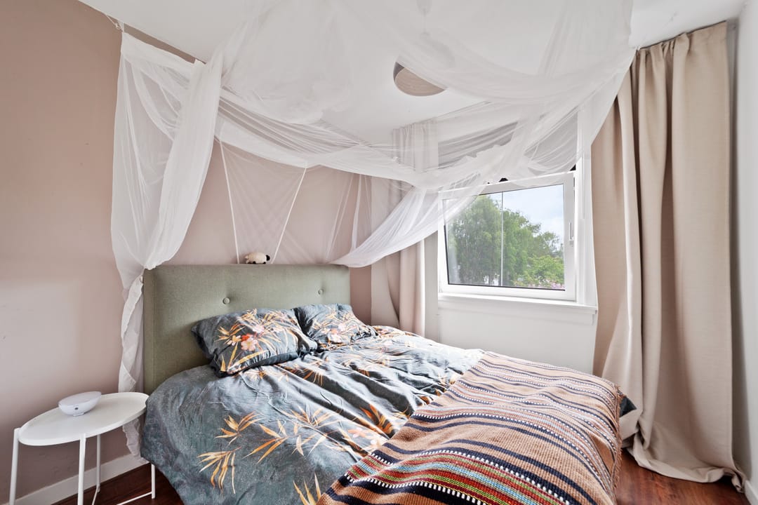 Starter Apartment with Sunny South-Facing Balcony Near Harbor and City Center — 23