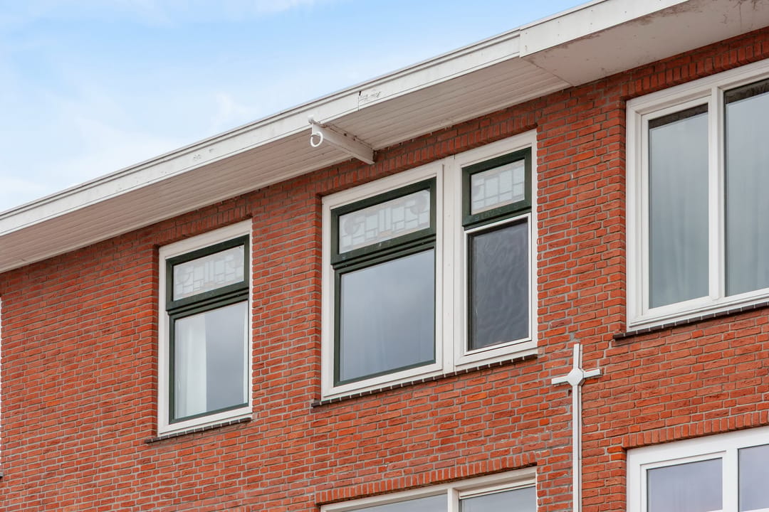 Starter Apartment with Sunny South-Facing Balcony Near Harbor and City Center — 26