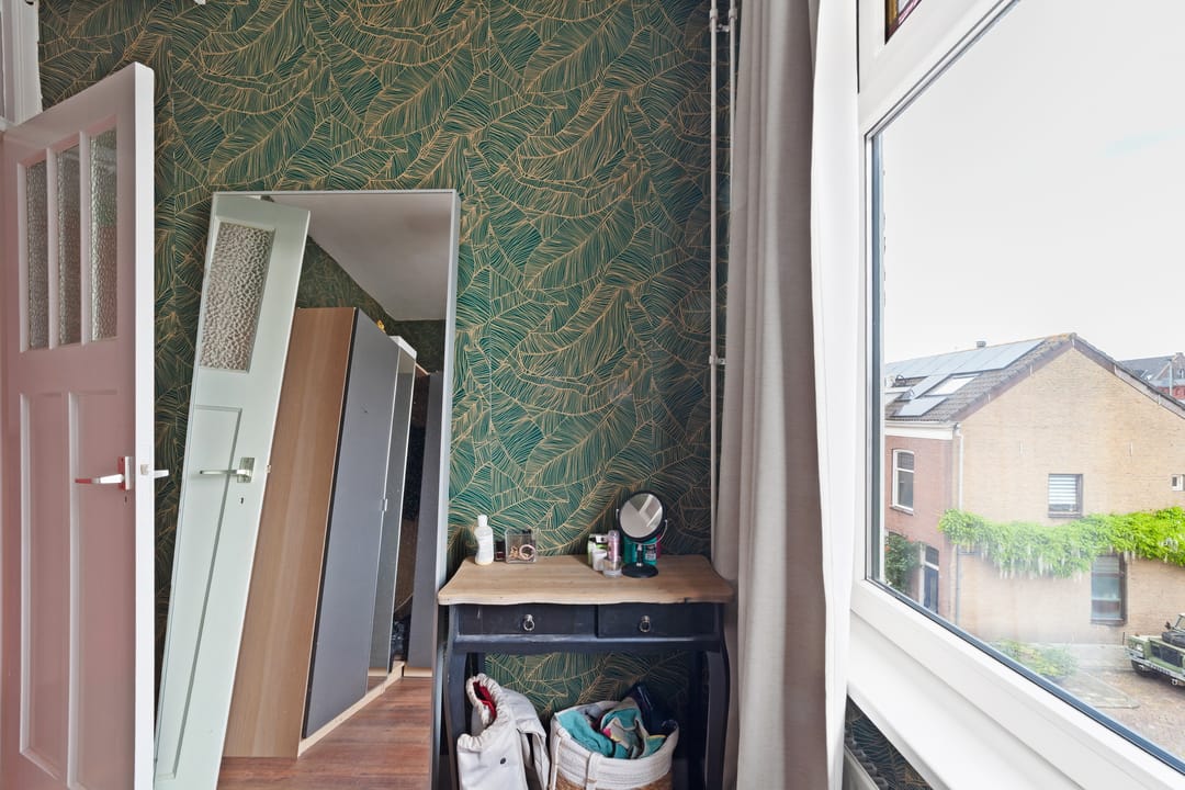 Starter Apartment with Sunny South-Facing Balcony Near Harbor and City Center — 22