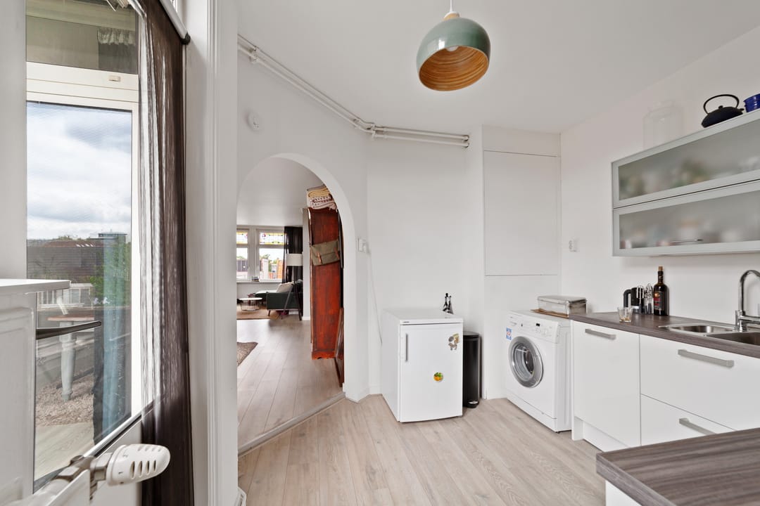 Starter Apartment with Sunny South-Facing Balcony Near Harbor and City Center — 17