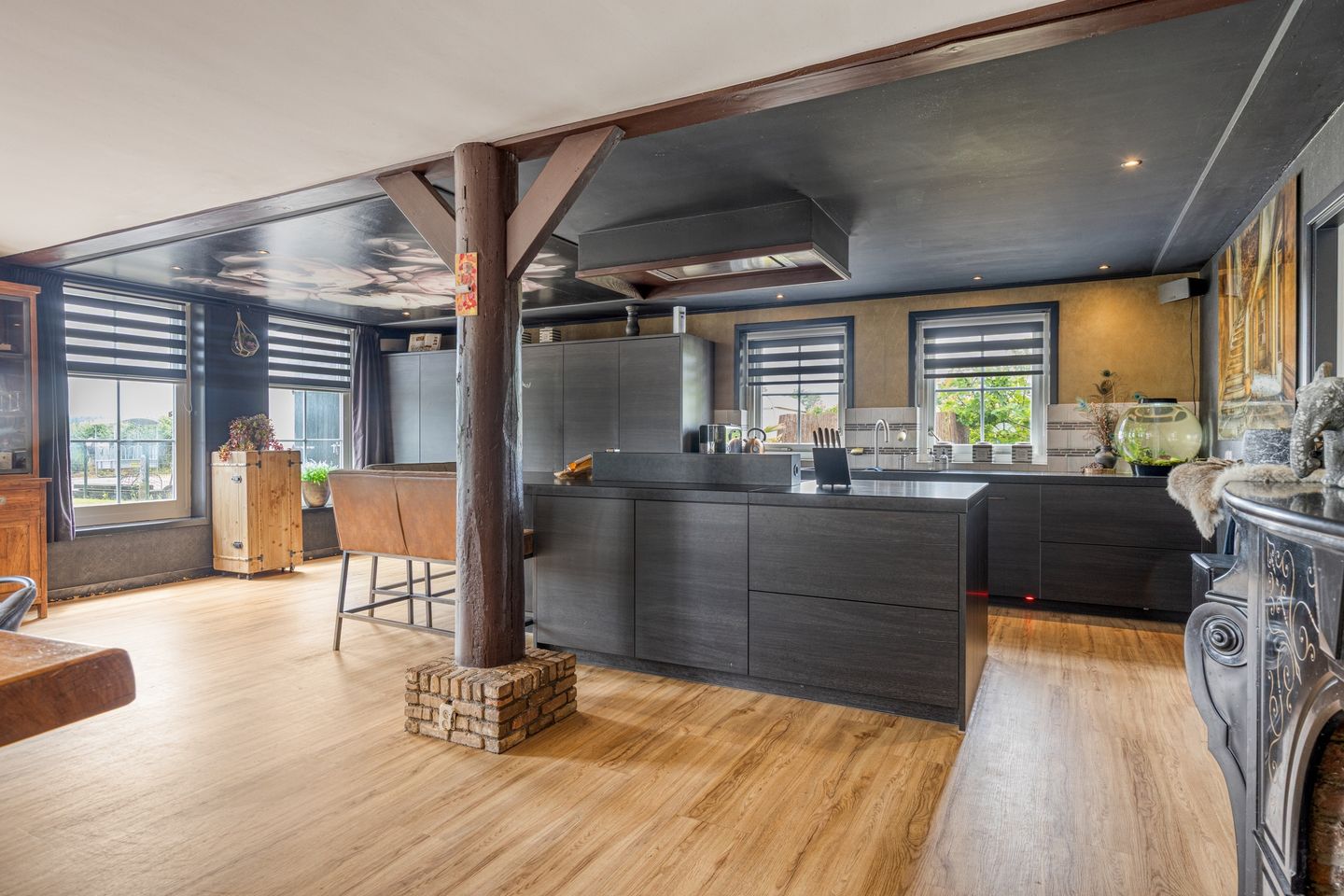 Spacious Residential Farmhouse with Extensive Grounds and Outbuildings in Wieringen — 25