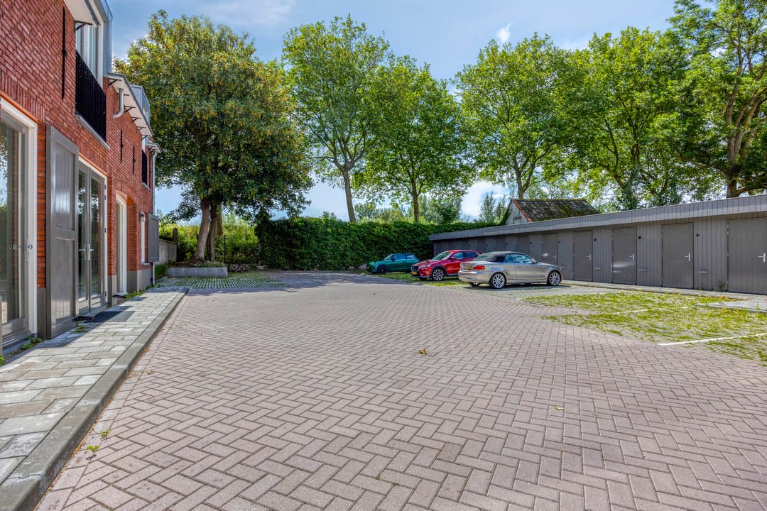Modern New Build Apartment with Private Parking in Central Brielle — 22