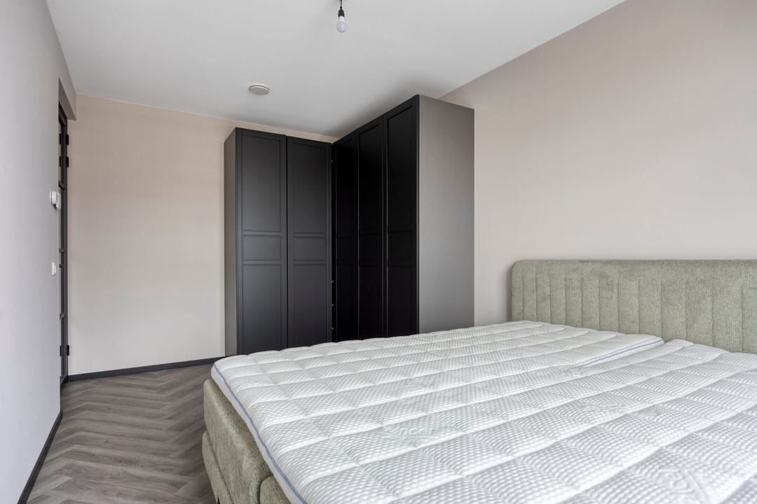 Modern New Build Apartment with Private Parking in Central Brielle — 17