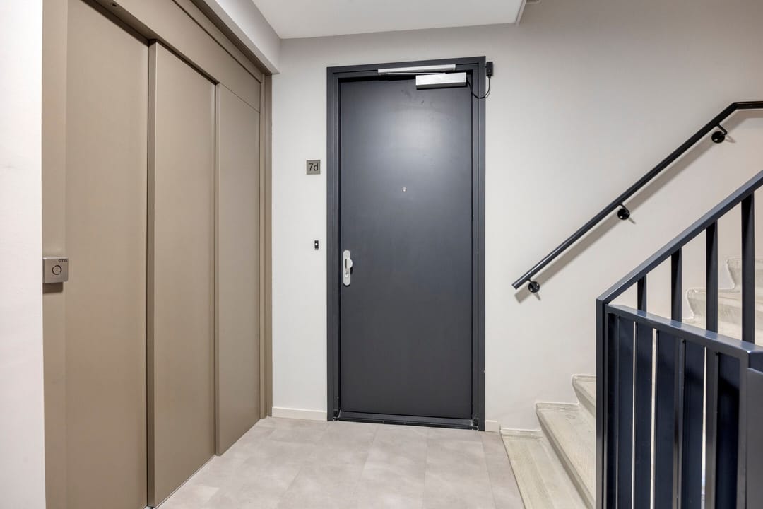 Modern New Build Apartment with Private Parking in Central Brielle — 7