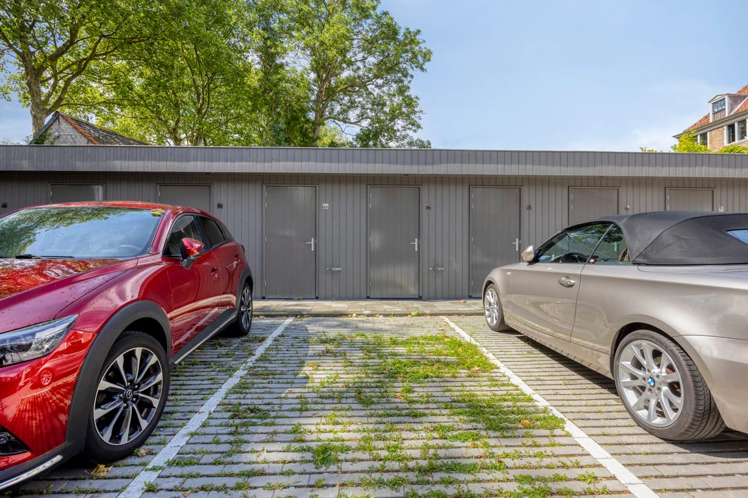 Modern New Build Apartment with Private Parking in Central Brielle — 23
