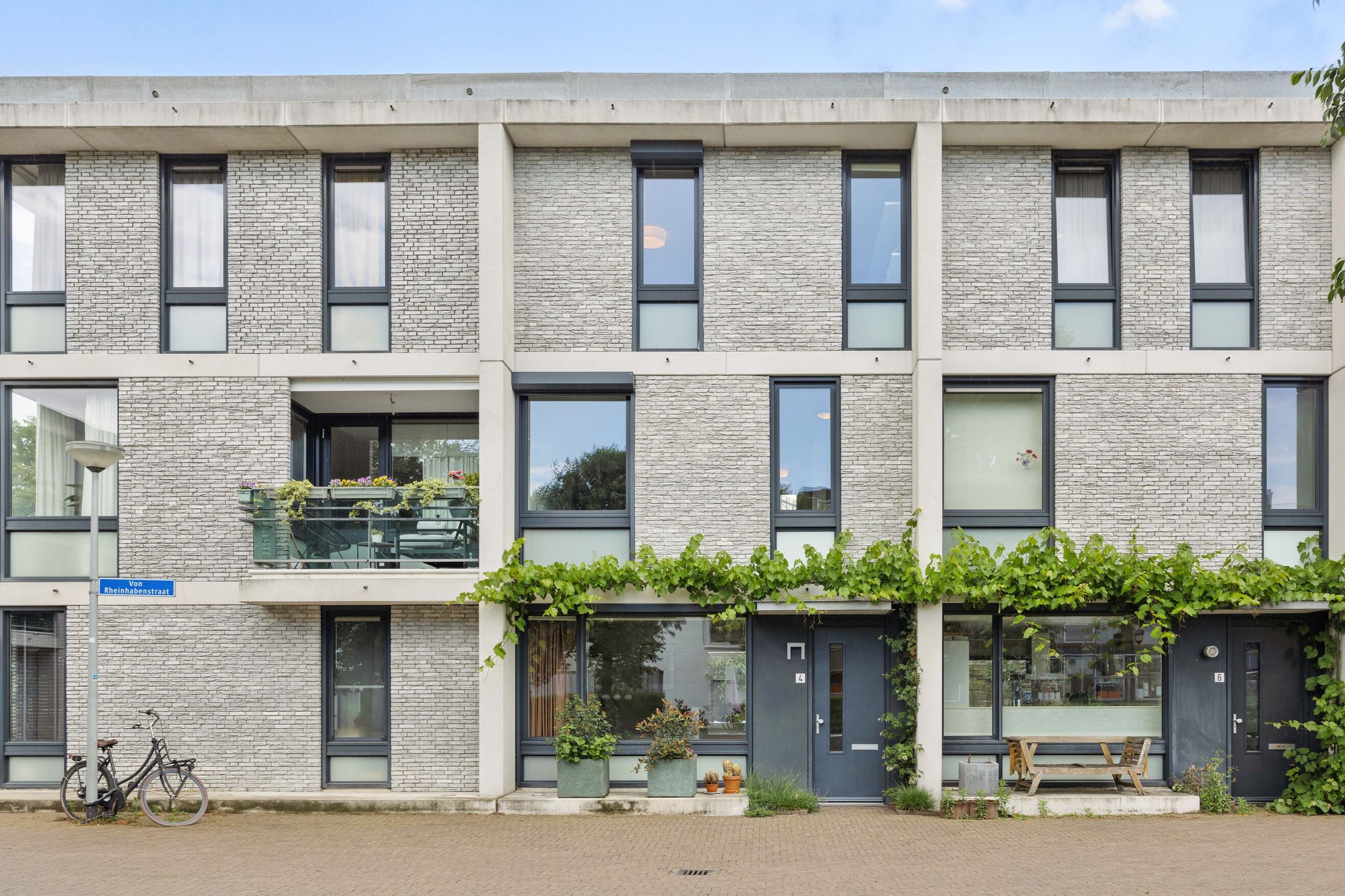 Photo 36 of Von Rheinhabenstraat 4