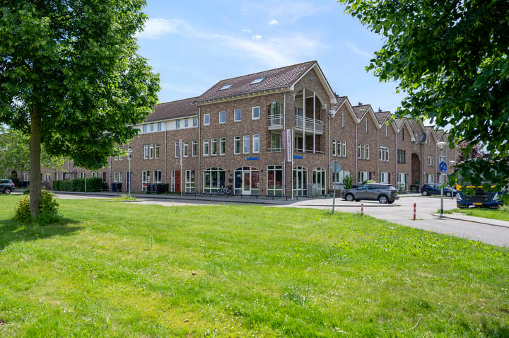 Photo 3 of Van Raemdonckstraat 30