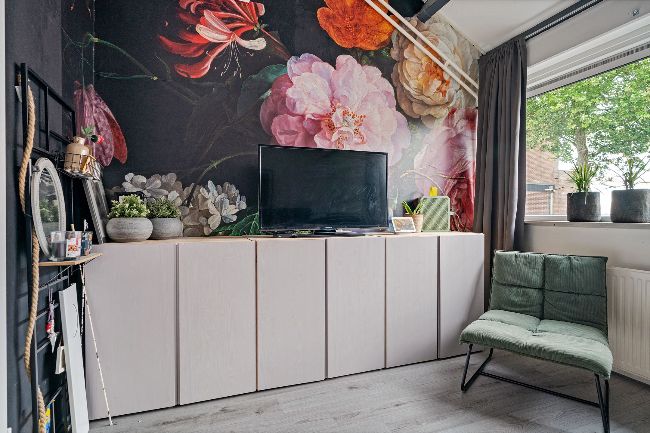 Spacious Corner Home with Five Bedrooms and Private Parking in Zutphen — 18
